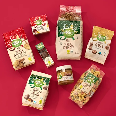 dmBio medenjaki z malinovim džemom in oblivom iz temne čokolade